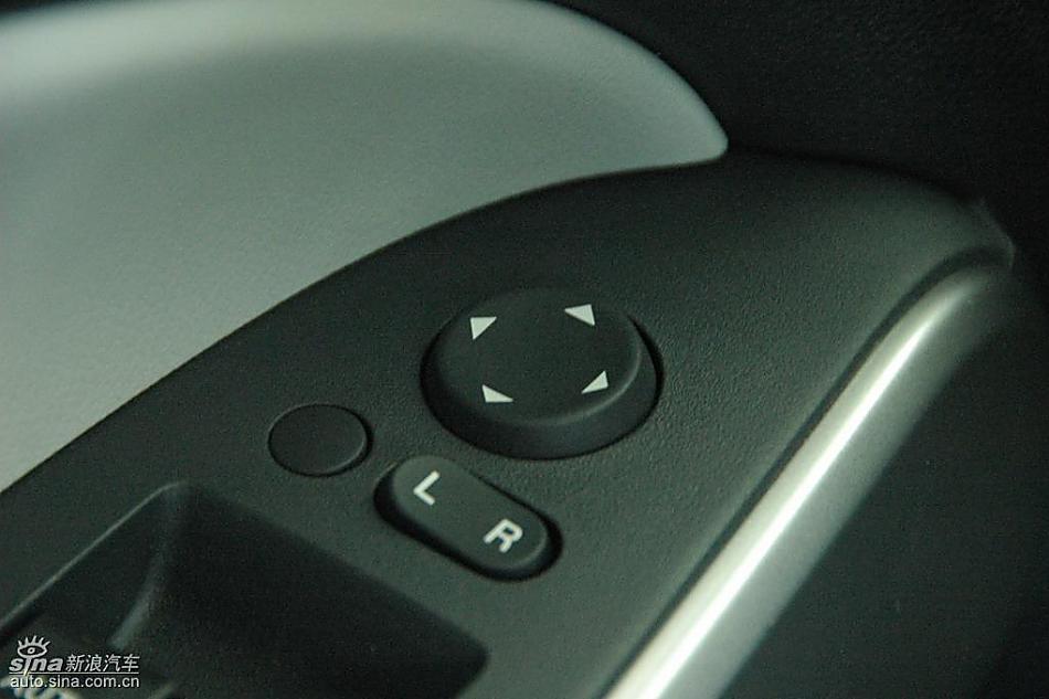 马自达2标准型1.3MT 内饰