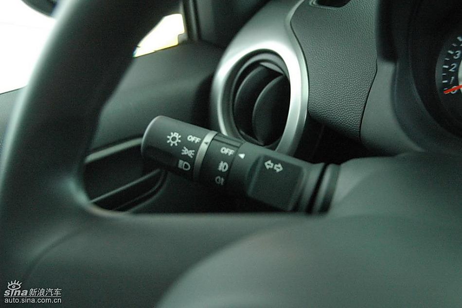 马自达2标准型1.3MT 内饰