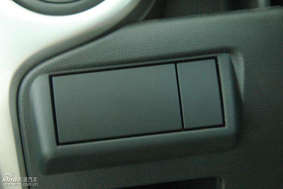 马自达2标准型1.3MT 内饰