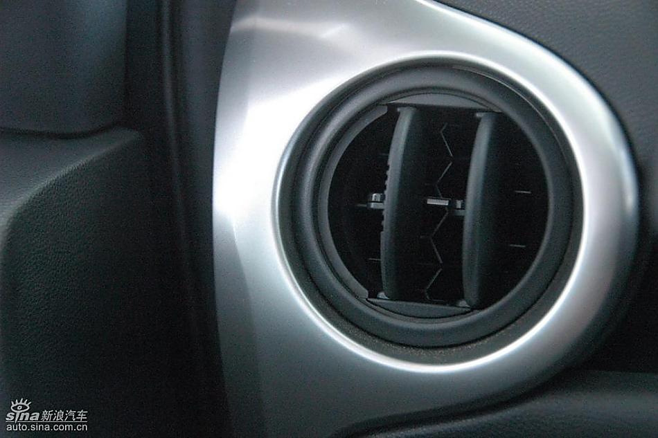 马自达2标准型1.3MT 内饰