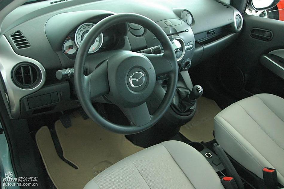 马自达2标准型1.3MT 内饰