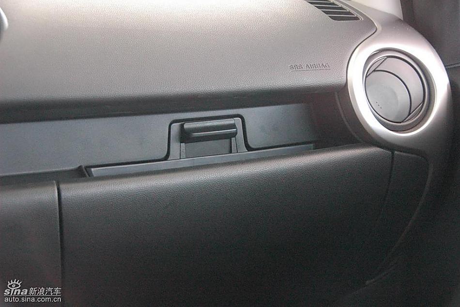 马自达2标准型1.3MT 内饰