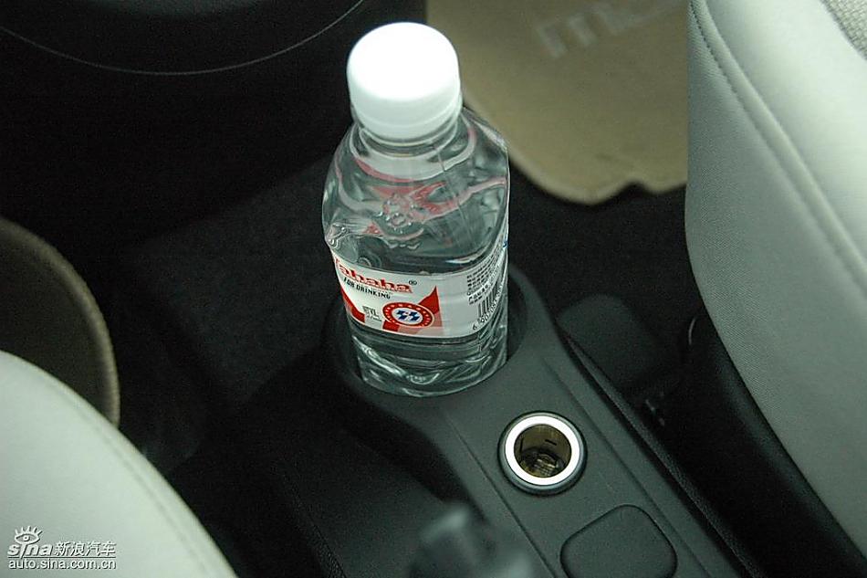 马自达2标准型1.3MT 内饰