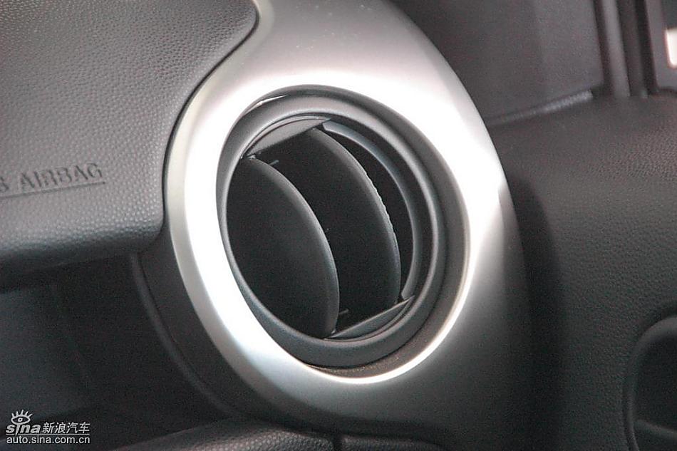 马自达2标准型1.3MT 内饰
