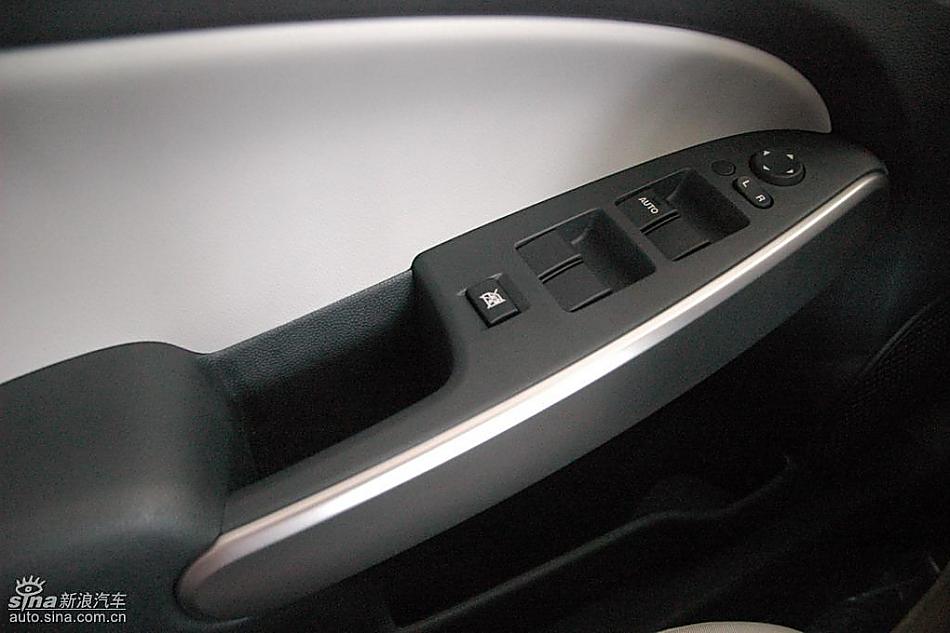 马自达2标准型1.3MT 内饰