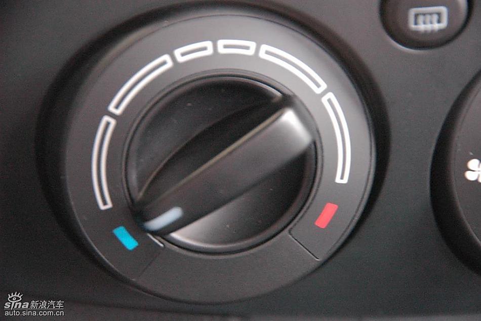 马自达2标准型1.3MT 内饰