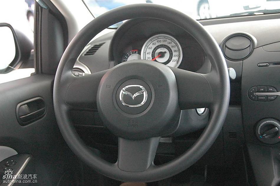 马自达2标准型1.3MT 内饰