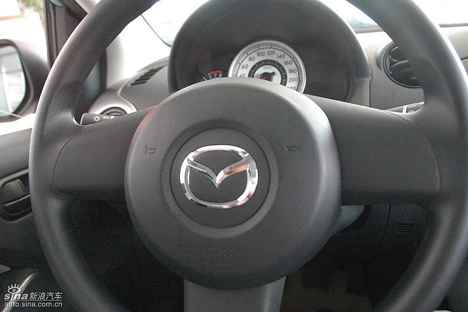 马自达2标准型1.3MT 内饰