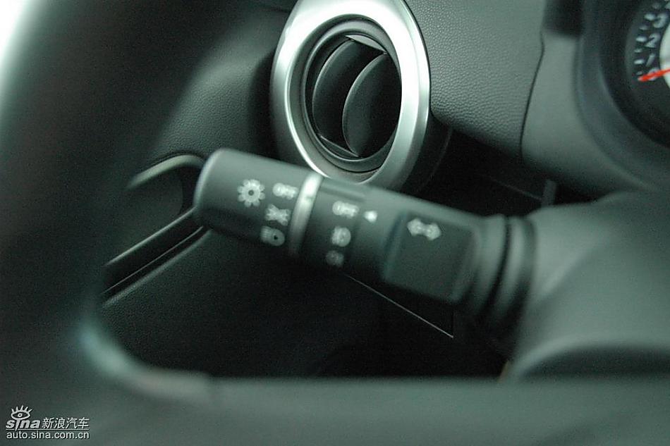 马自达2标准型1.3MT 内饰