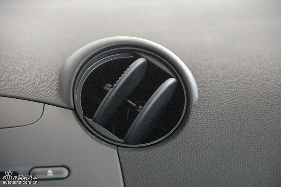 马自达2标准型1.3MT 内饰