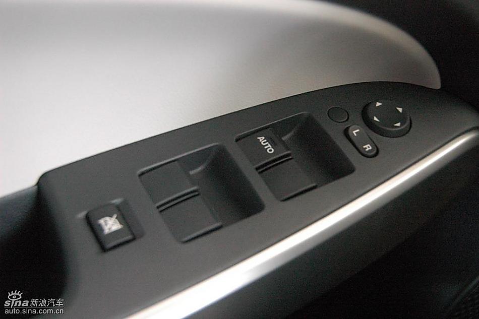 马自达2标准型1.3MT 内饰