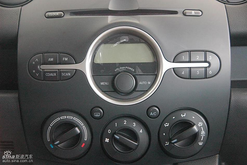 马自达2标准型1.3MT 内饰