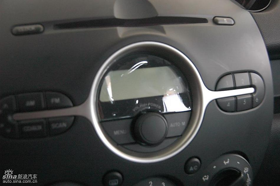 马自达2标准型1.3MT 内饰