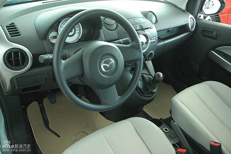 马自达2标准型1.3MT 内饰