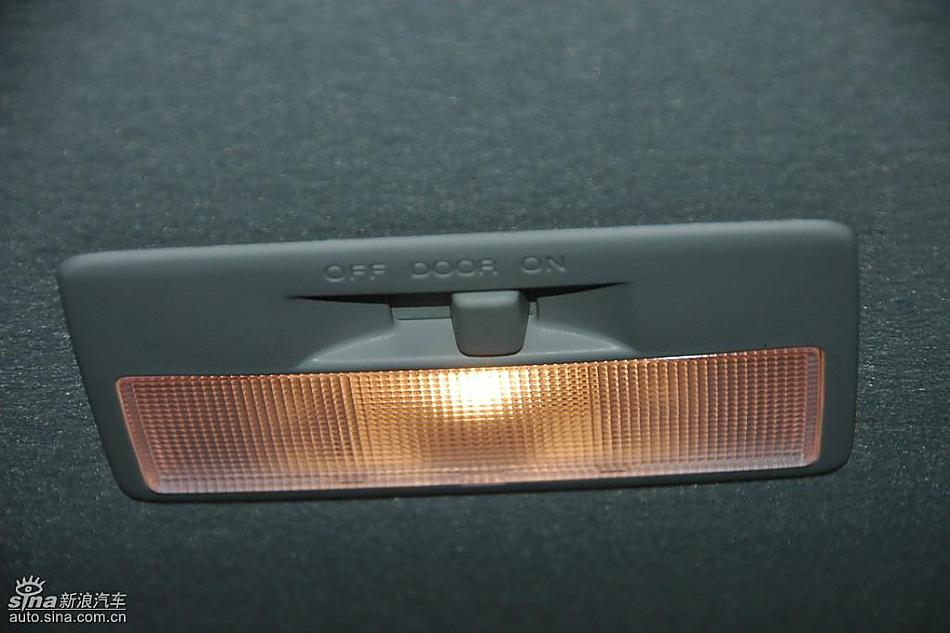 马自达2标准型1.3MT 内饰