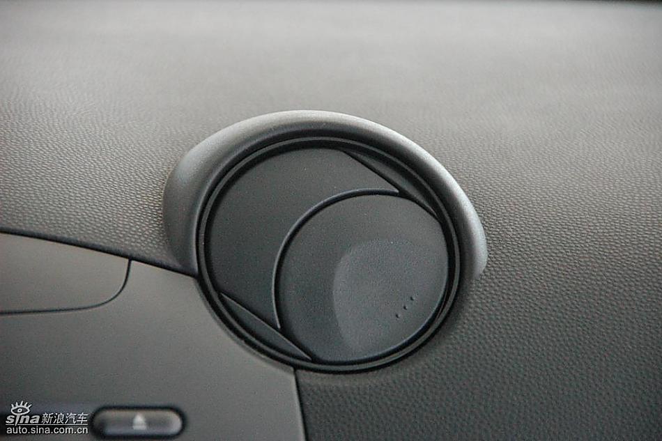 马自达2标准型1.3MT 内饰