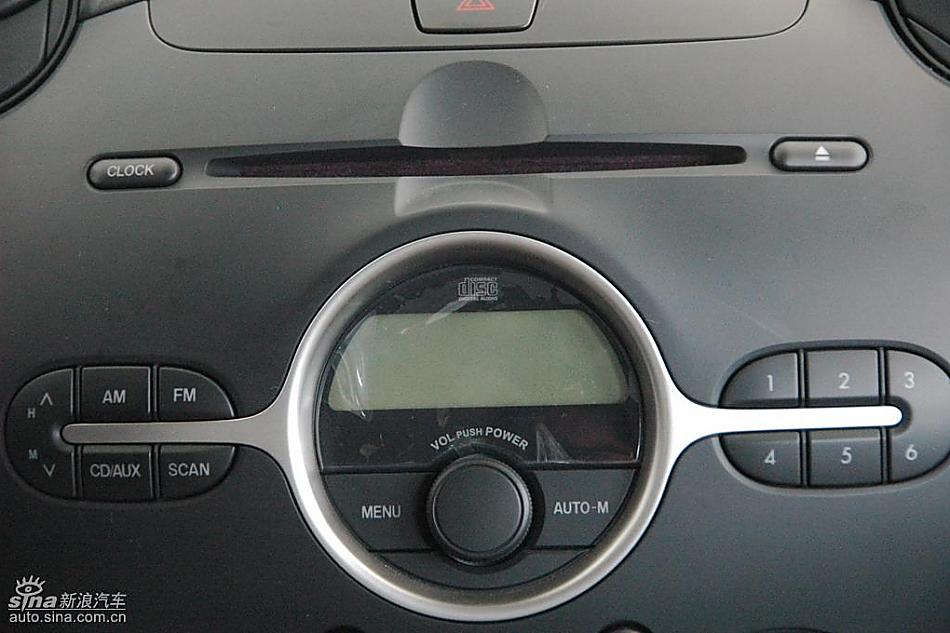 马自达2标准型1.3MT 内饰