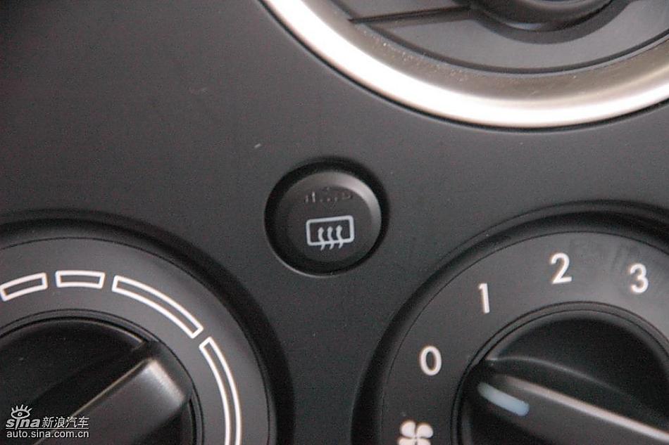 马自达2标准型1.3MT 内饰