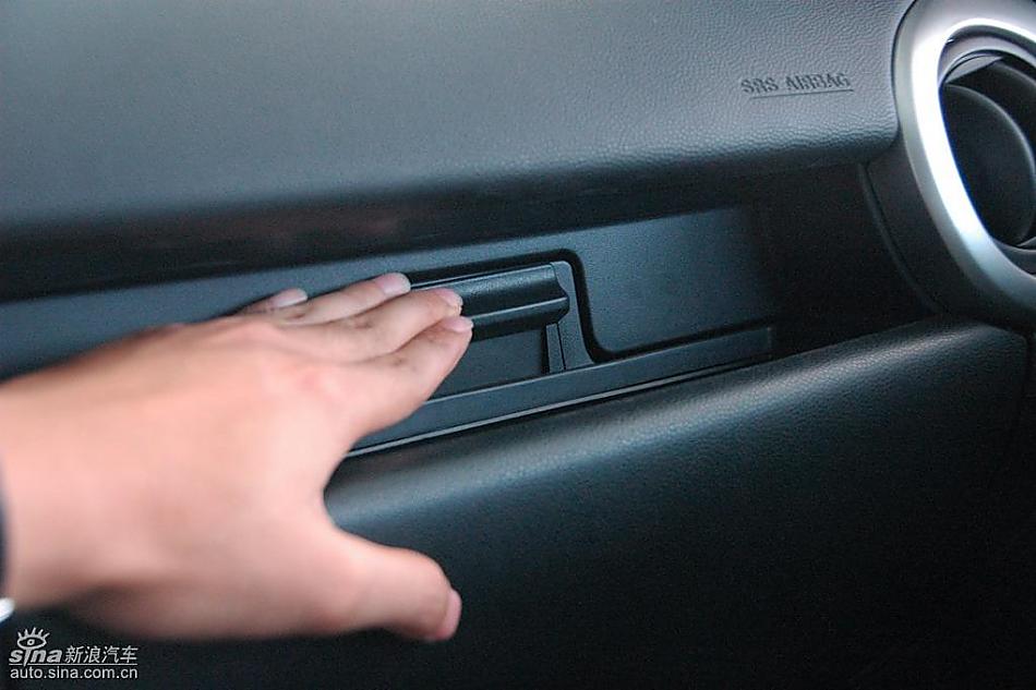 马自达2标准型1.3MT 内饰