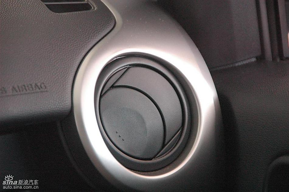 马自达2标准型1.3MT 内饰