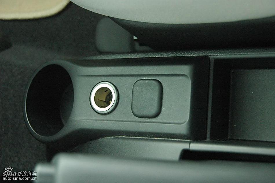 马自达2标准型1.3MT 内饰