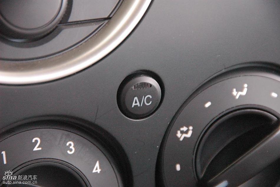 马自达2标准型1.3MT 内饰