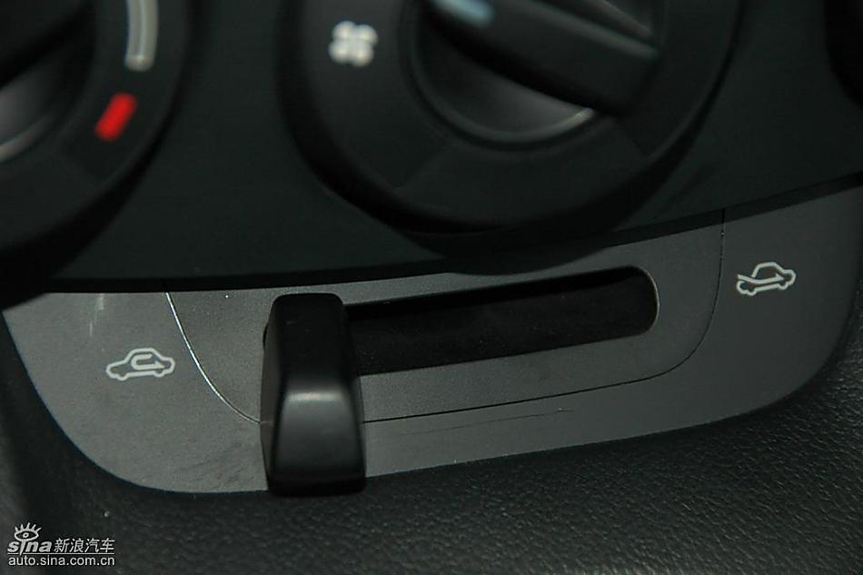 马自达2标准型1.3MT 内饰