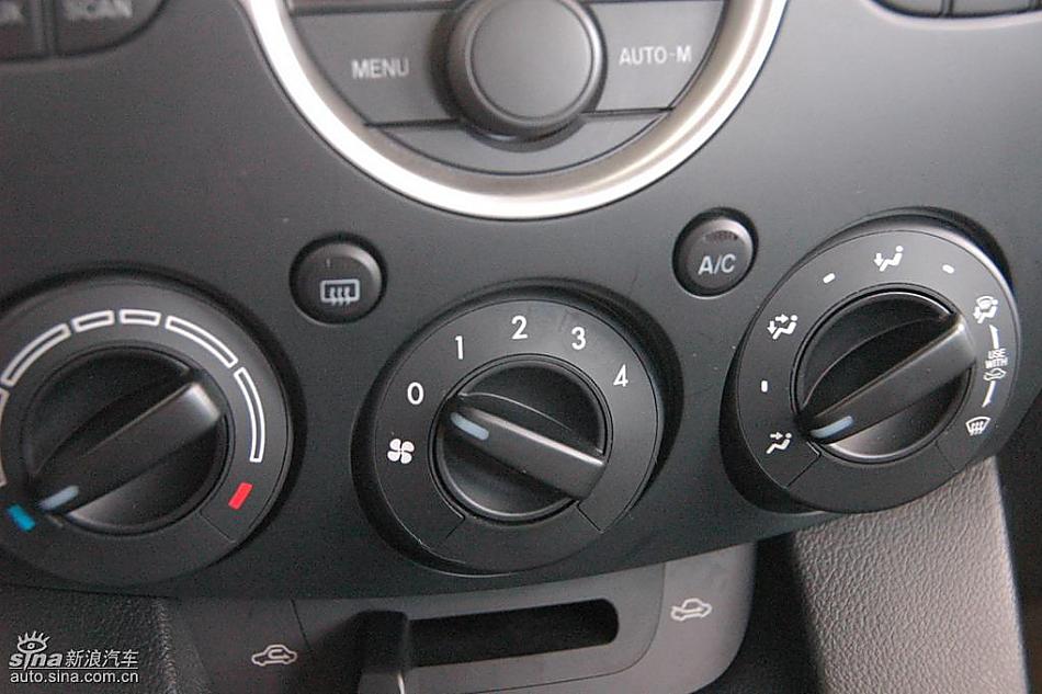 马自达2标准型1.3MT 内饰