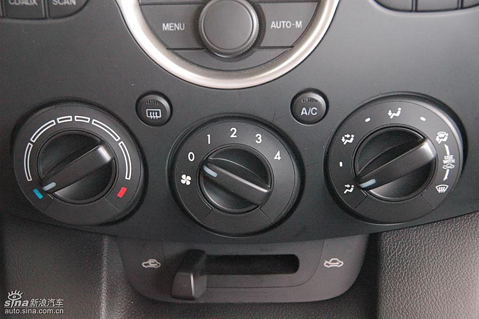 马自达2标准型1.3MT 内饰