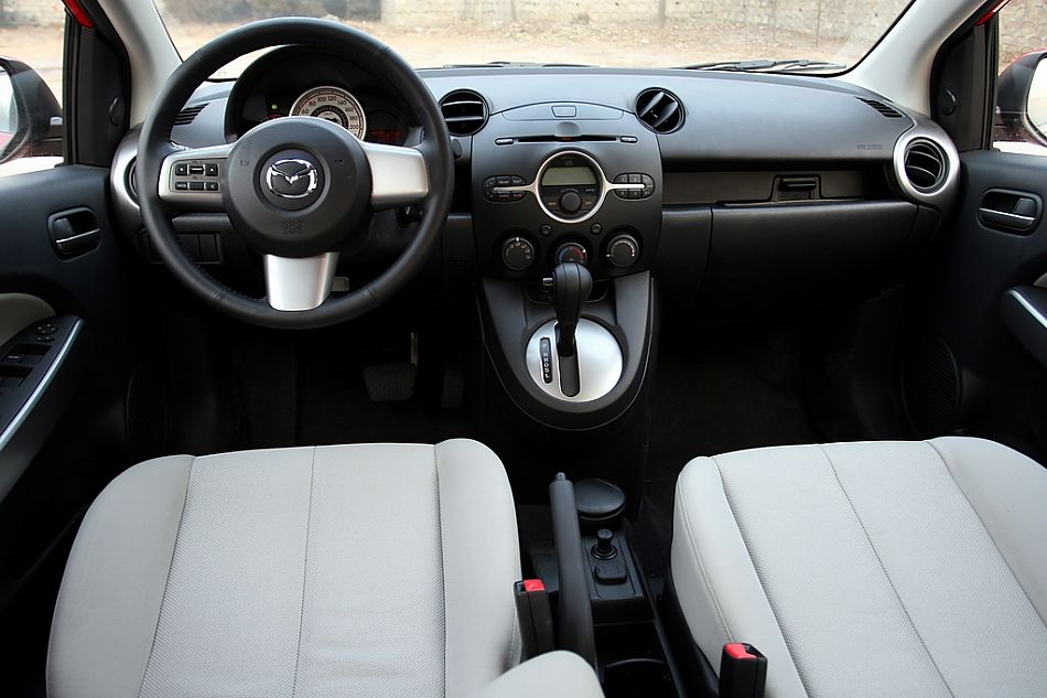 马自达2内饰图片