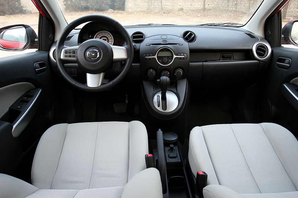 马自达2内饰图片