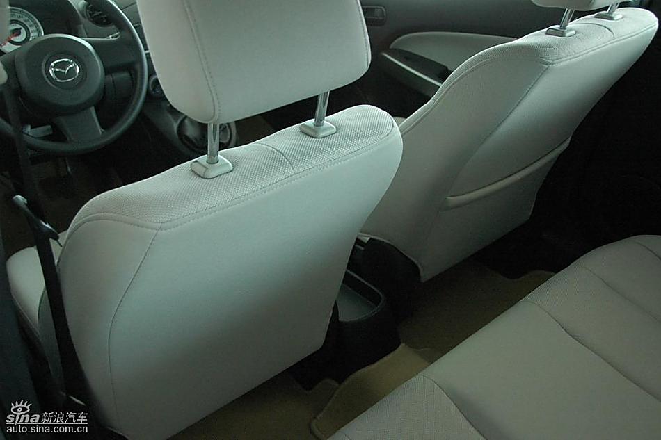 马自达2标准型1.3MT 内饰