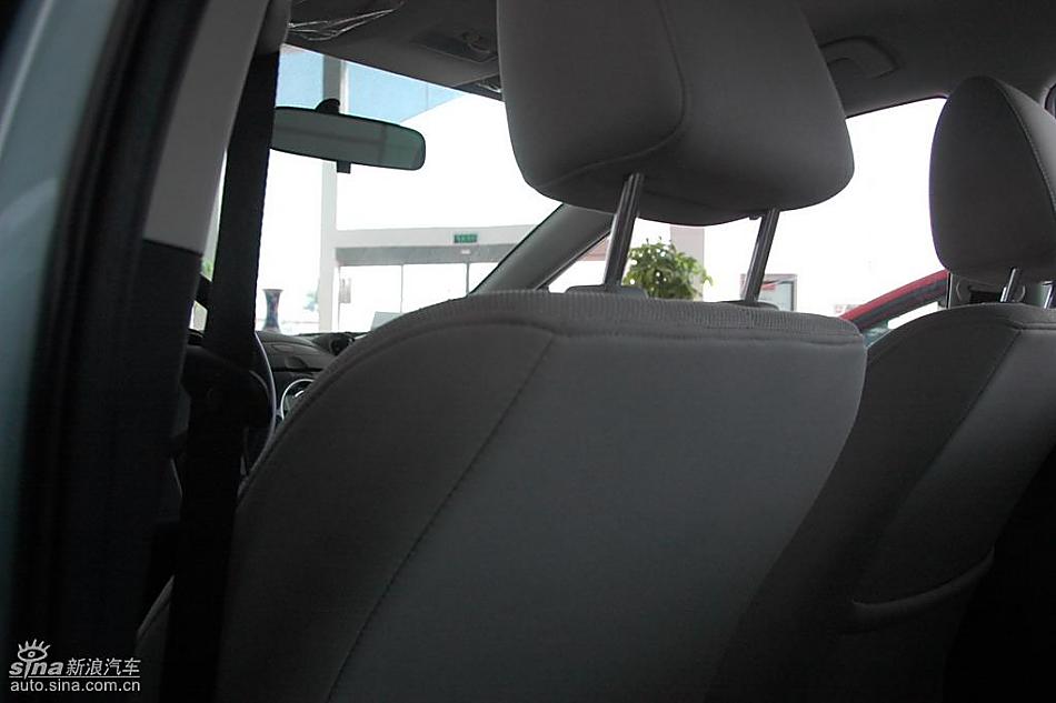 马自达2标准型1.3MT 内饰