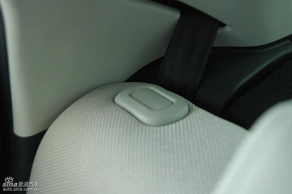马自达2标准型1.3MT 内饰