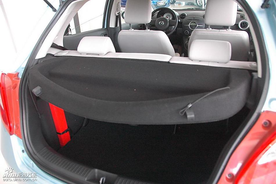 马自达2标准型1.3MT 内饰