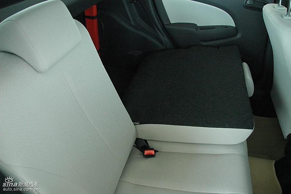 马自达2标准型1.3MT 内饰