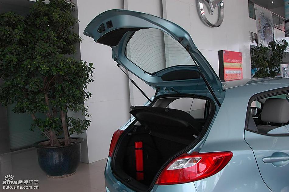 马自达2标准型1.3MT 内饰