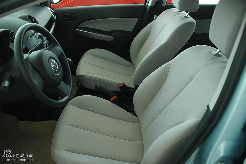 马自达2标准型1.3MT 内饰