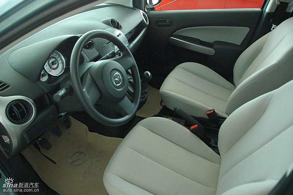 马自达2标准型1.3MT 内饰