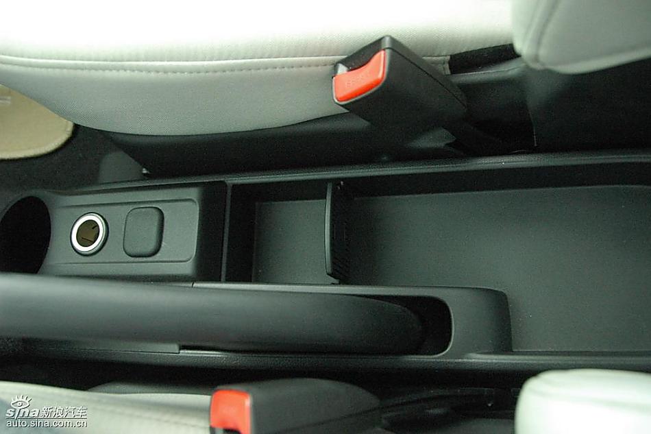 马自达2标准型1.3MT 内饰