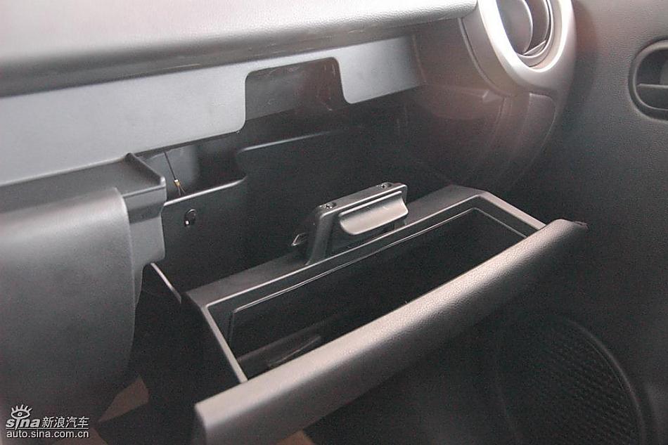 马自达2标准型1.3MT 内饰