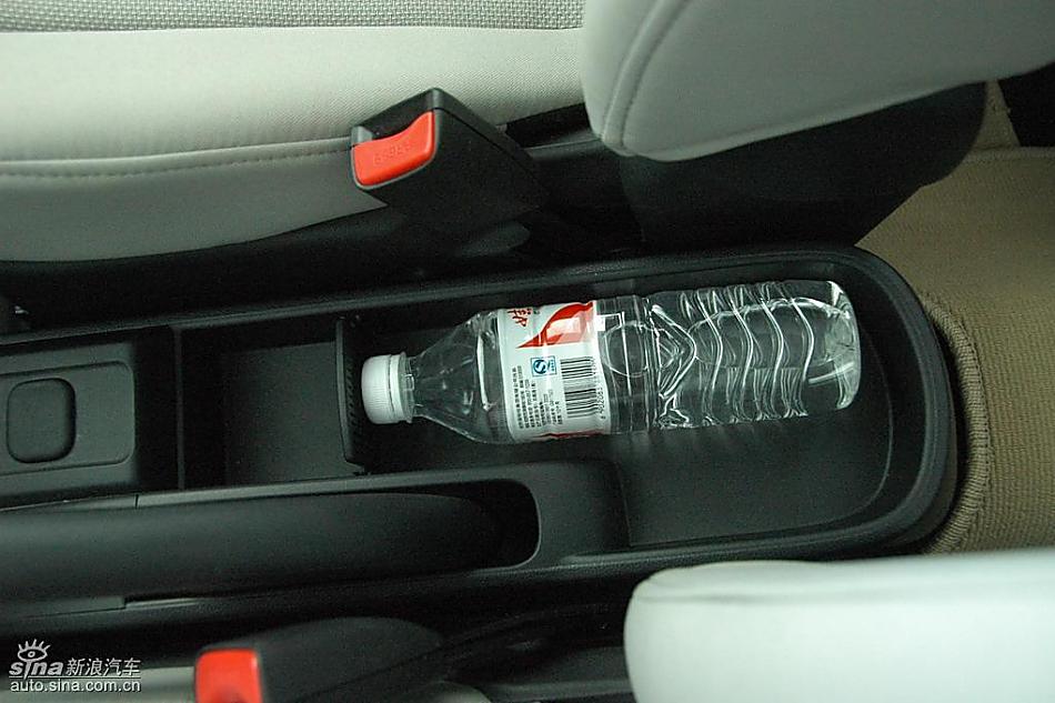 马自达2标准型1.3MT 内饰