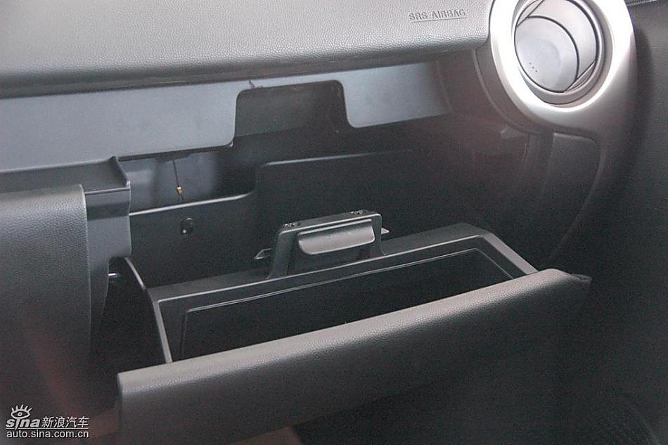 马自达2标准型1.3MT 内饰