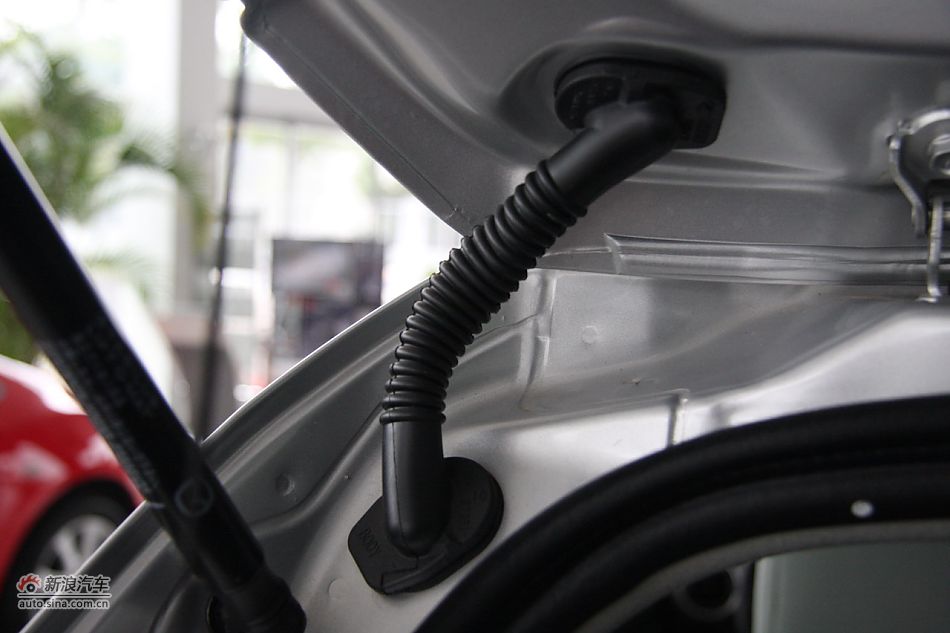 发动机、底盘悬挂及后备箱