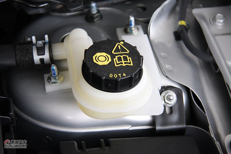 发动机、底盘悬挂及后备箱