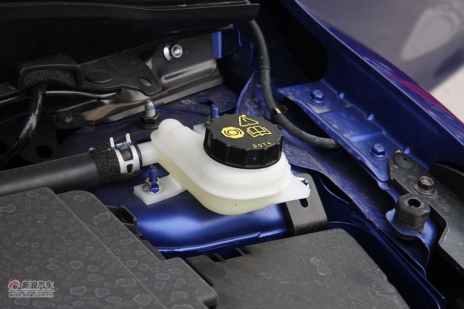 发动机、底盘悬挂及后备箱