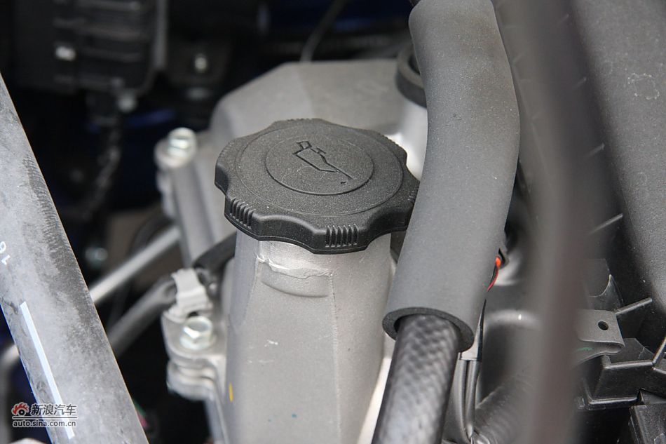 发动机、底盘悬挂及后备箱