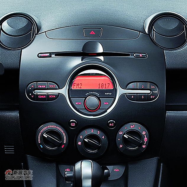 2011款马自达2炫动款内饰及细节