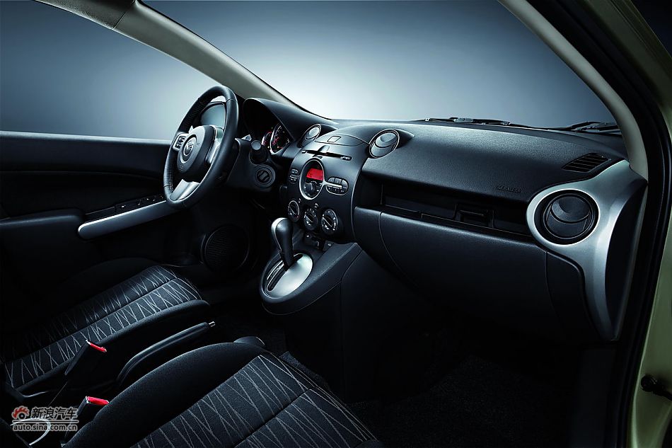 2011款马自达2炫动款内饰及细节