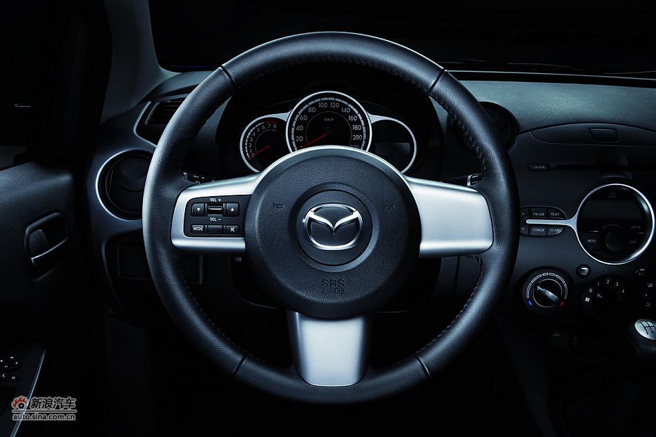2011款马自达2炫动款内饰及细节